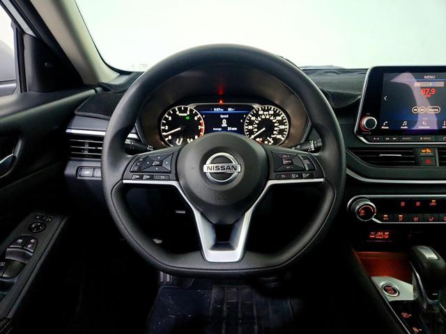 Photo of 2022 Brilliant Silver Metallic Nissan Altima