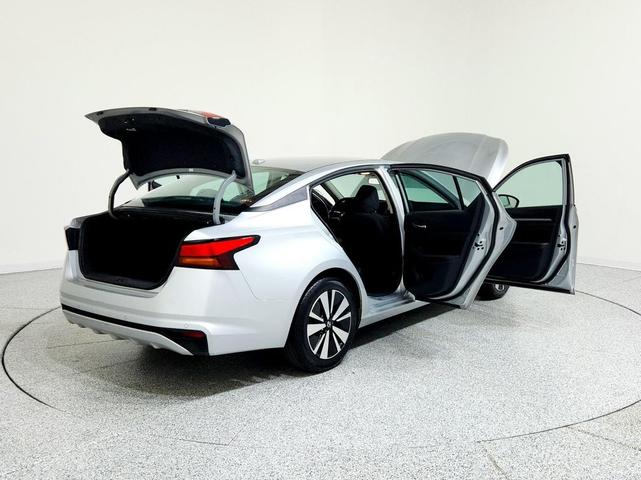 Photo of 2022 Brilliant Silver Metallic Nissan Altima