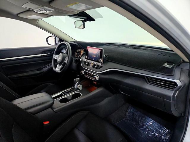Photo of 2022 Brilliant Silver Metallic Nissan Altima