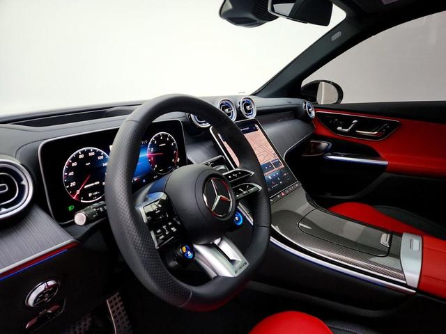 Photo of 2024 MANUFAKTUR Moonlight White Metallic Mercedes-Benz AMG GLC 43