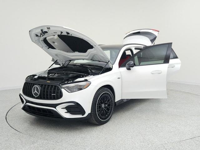 Photo of 2024 MANUFAKTUR Moonlight White Metallic Mercedes-Benz AMG GLC 43