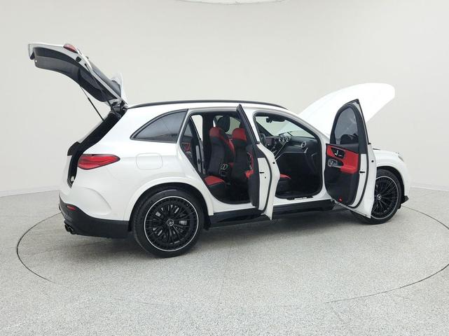 Photo of 2024 MANUFAKTUR Moonlight White Metallic Mercedes-Benz AMG GLC 43