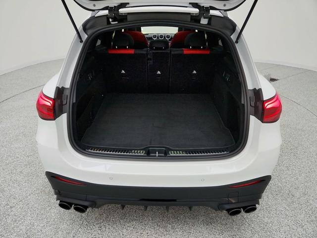 Photo of 2024 MANUFAKTUR Moonlight White Metallic Mercedes-Benz AMG GLC 43