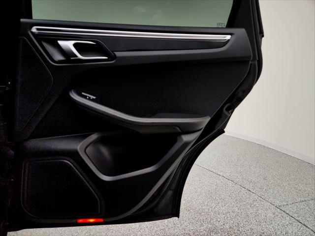 Photo of 2019 Black Porsche Macan