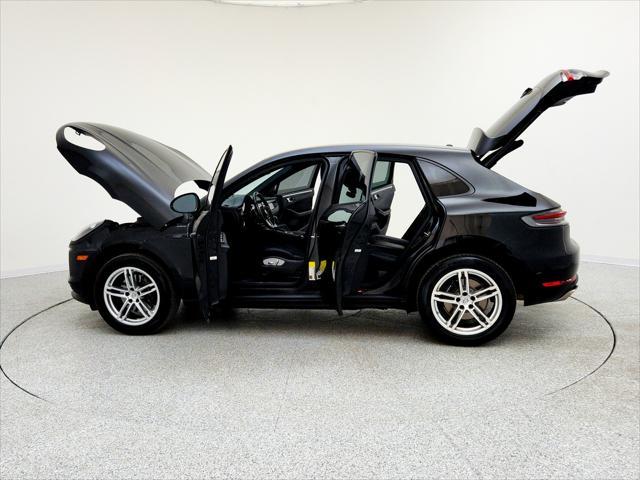 Photo of 2019 Black Porsche Macan