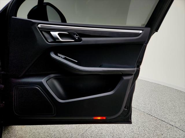 Photo of 2019 Black Porsche Macan