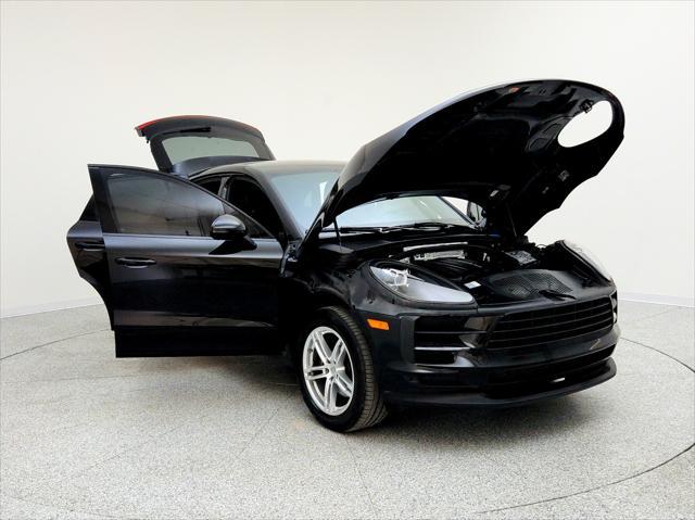 Photo of 2019 Black Porsche Macan