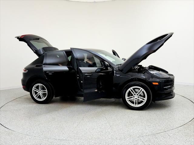 Photo of 2019 Black Porsche Macan