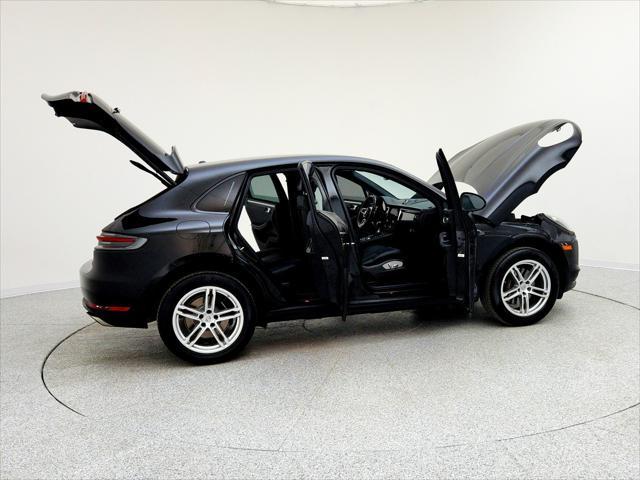 Photo of 2019 Black Porsche Macan