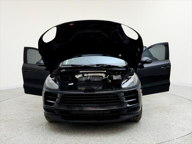 Photo of 2019 Black Porsche Macan