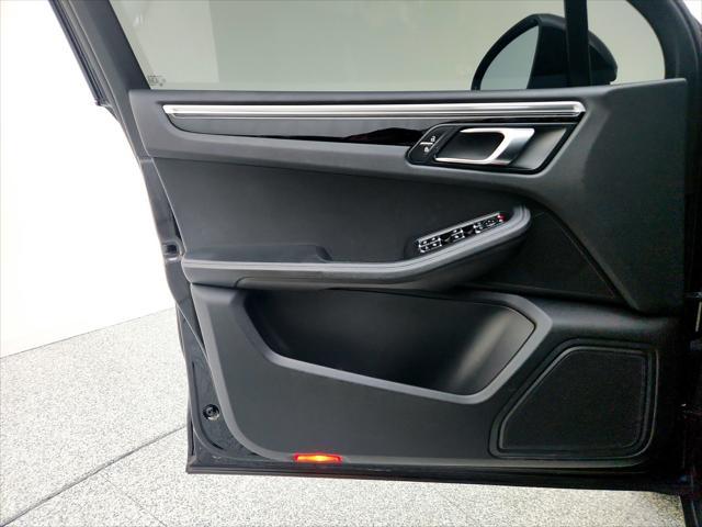 Photo of 2019 Black Porsche Macan