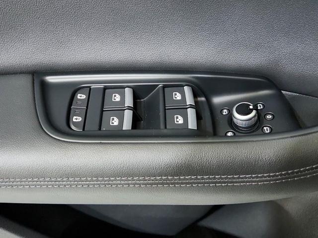 Photo of 2023 Navarra Blue Metallic Audi Q7