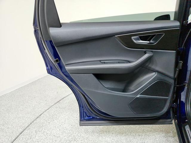 Photo of 2023 Navarra Blue Metallic Audi Q7