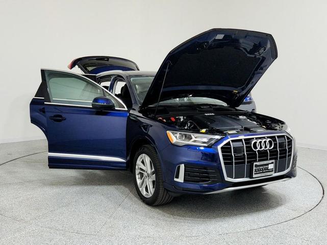 Photo of 2023 Navarra Blue Metallic Audi Q7