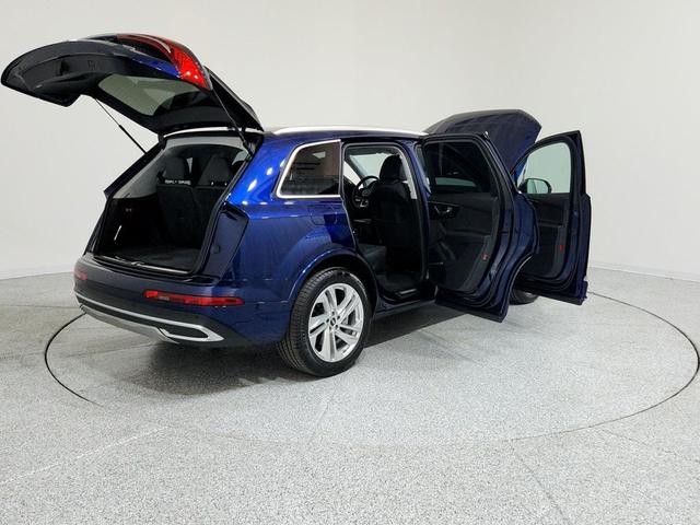 Photo of 2023 Navarra Blue Metallic Audi Q7