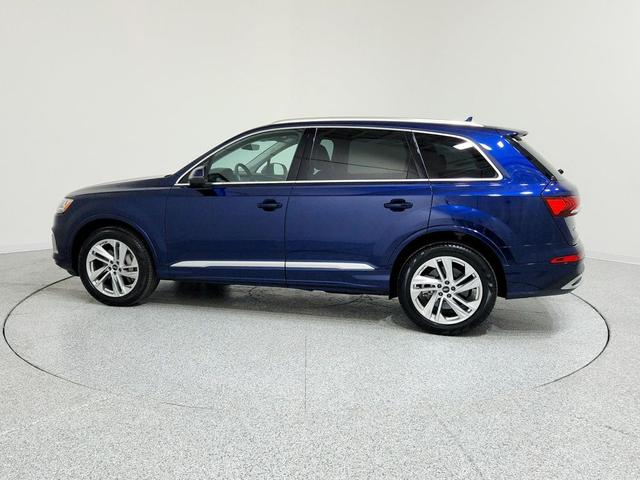 Photo of 2023 Navarra Blue Metallic Audi Q7