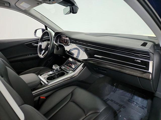 Photo of 2023 Navarra Blue Metallic Audi Q7