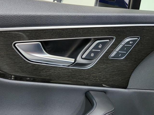 Photo of 2023 Navarra Blue Metallic Audi Q7