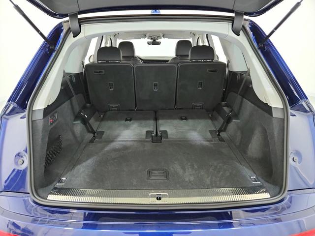 Photo of 2023 Navarra Blue Metallic Audi Q7