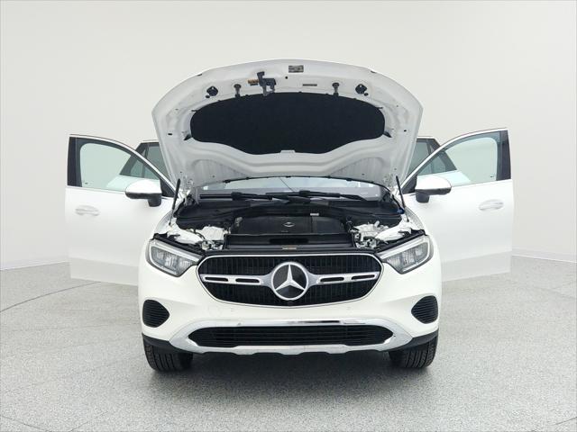 Photo of 2025 Polar White Mercedes-Benz GLC 350e