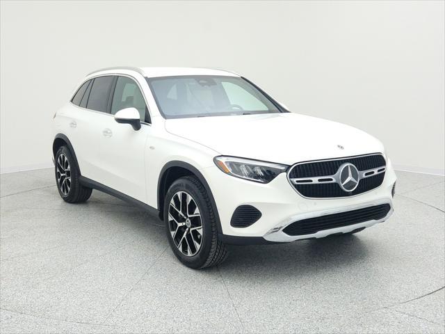 Photo of 2025 Polar White Mercedes-Benz GLC 350e