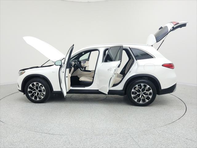 Photo of 2025 Polar White Mercedes-Benz GLC 350e