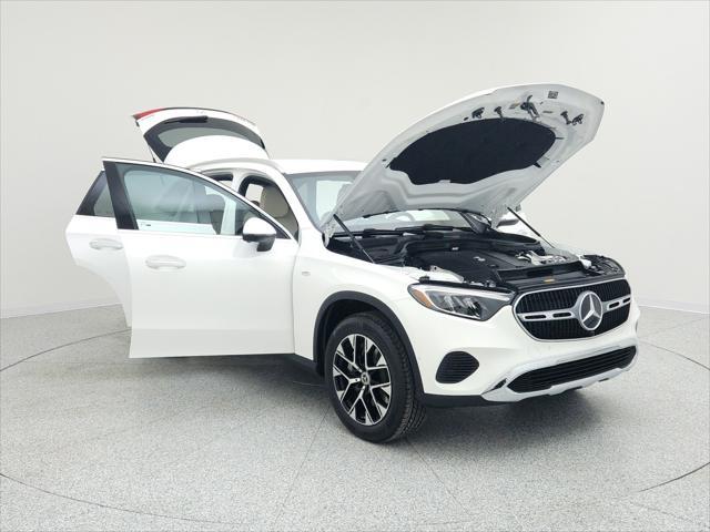 Photo of 2025 Polar White Mercedes-Benz GLC 350e