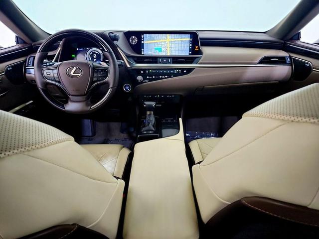 Photo of 2021 Eminent White Pearl Lexus ES 300h