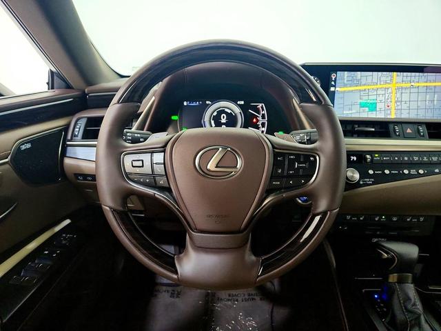 Photo of 2021 Eminent White Pearl Lexus ES 300h