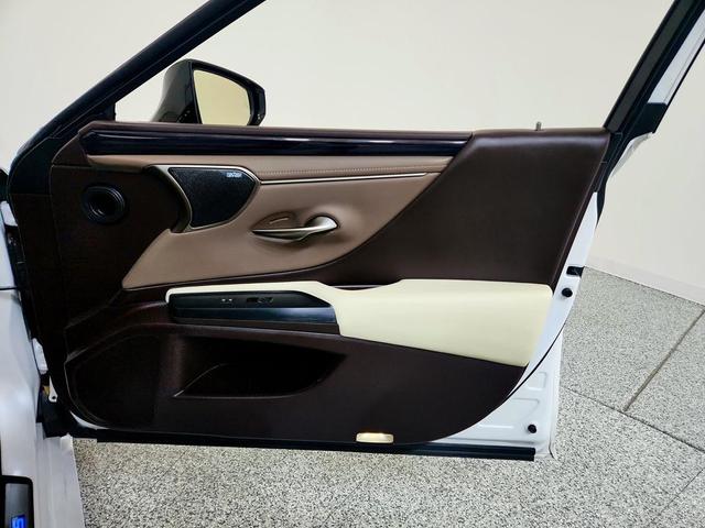 Photo of 2021 Eminent White Pearl Lexus ES 300h