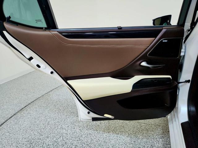 Photo of 2021 Eminent White Pearl Lexus ES 300h