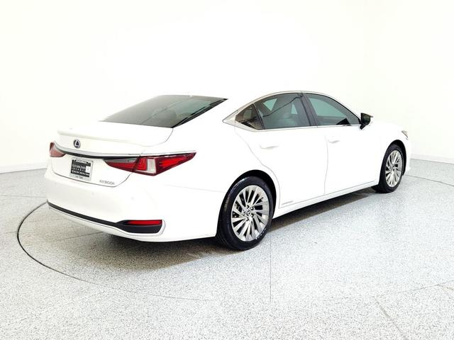 Photo of 2021 Eminent White Pearl Lexus ES 300h