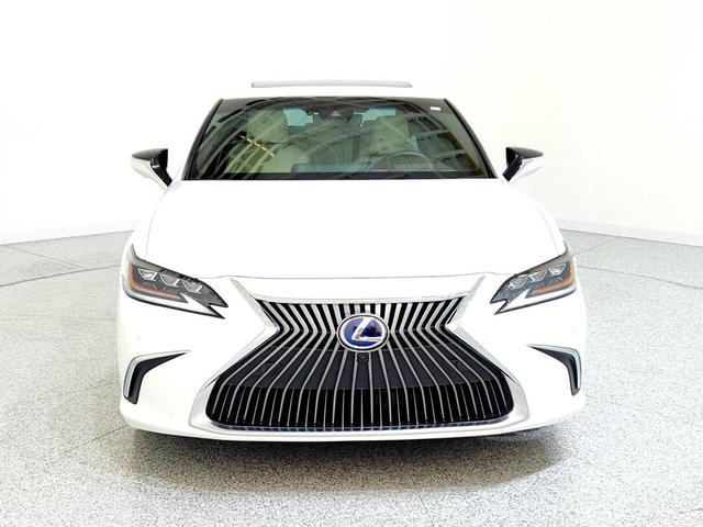 Photo of 2021 Eminent White Pearl Lexus ES 300h