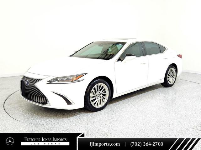 Photo of 2021 Eminent White Pearl Lexus ES 300h