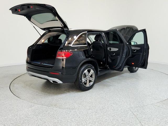 Photo of 2022 Black Mercedes-Benz GLC 300
