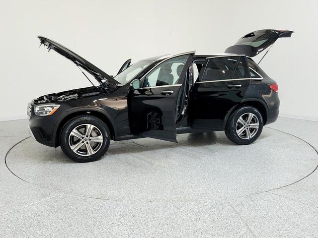 Photo of 2022 Black Mercedes-Benz GLC 300