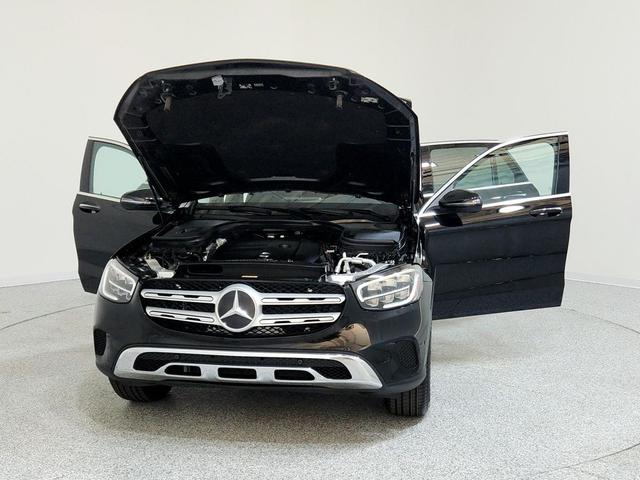 Photo of 2022 Black Mercedes-Benz GLC 300