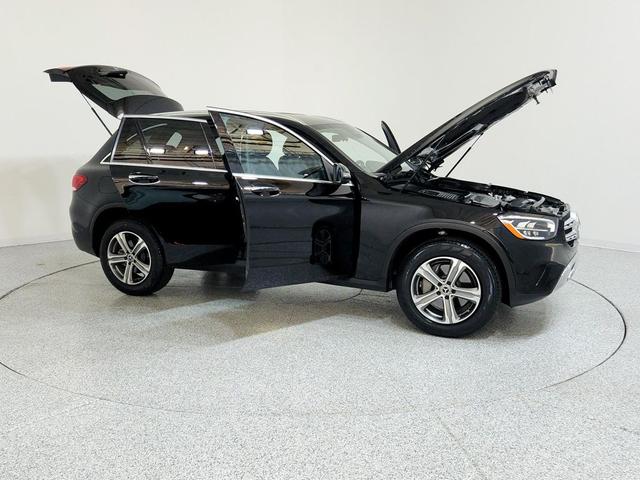 Photo of 2022 Black Mercedes-Benz GLC 300