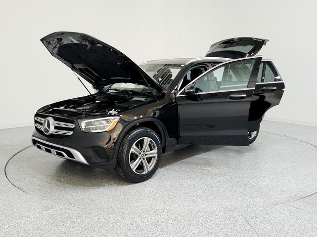 Photo of 2022 Black Mercedes-Benz GLC 300
