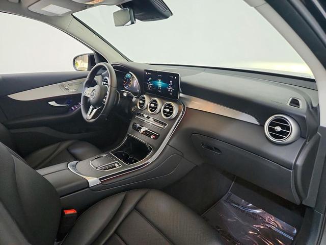 Photo of 2022 Black Mercedes-Benz GLC 300
