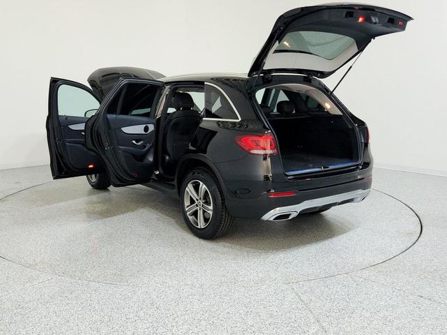 Photo of 2022 Black Mercedes-Benz GLC 300