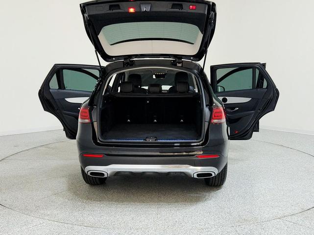 Photo of 2022 Black Mercedes-Benz GLC 300