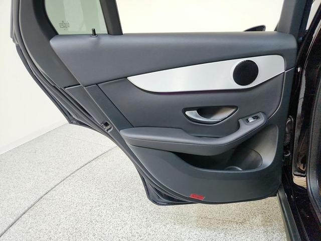 Photo of 2022 Black Mercedes-Benz GLC 300