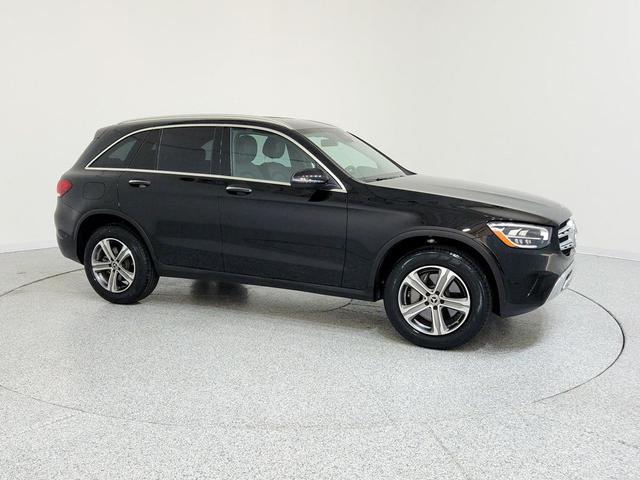 Photo of 2022 Black Mercedes-Benz GLC 300