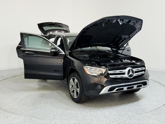 Photo of 2022 Black Mercedes-Benz GLC 300