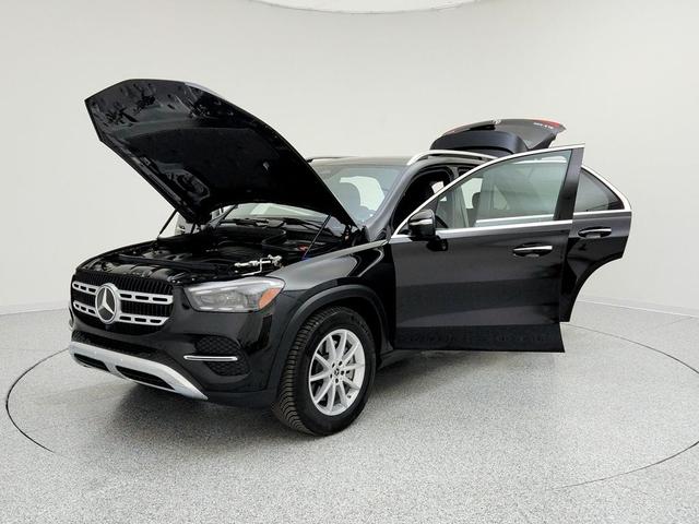 Photo of 2024 Obsidian Black Metallic Mercedes-Benz GLE 450