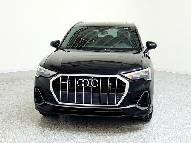 Photo of 2022 Mythos Black Metallic Audi Q3