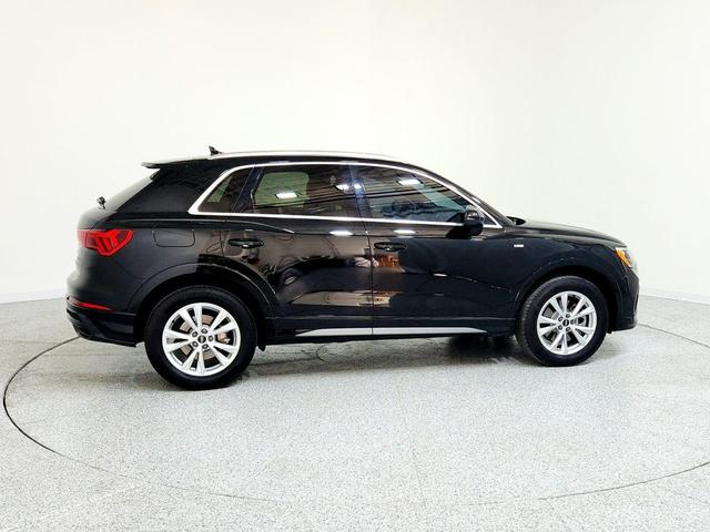 Photo of 2022 Mythos Black Metallic Audi Q3