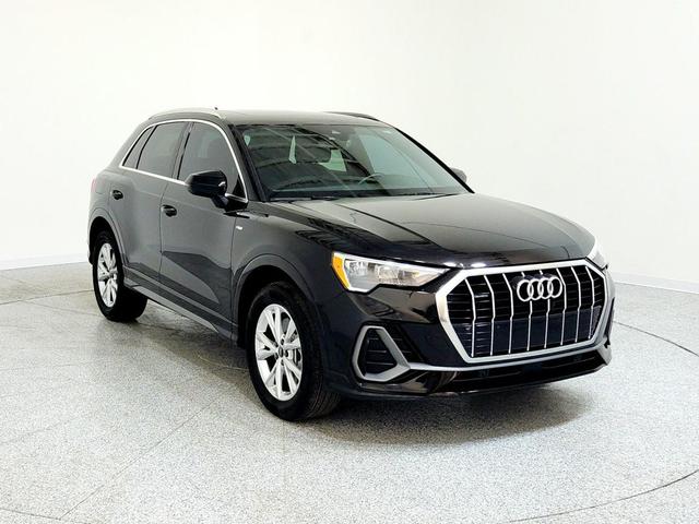Photo of 2022 Mythos Black Metallic Audi Q3
