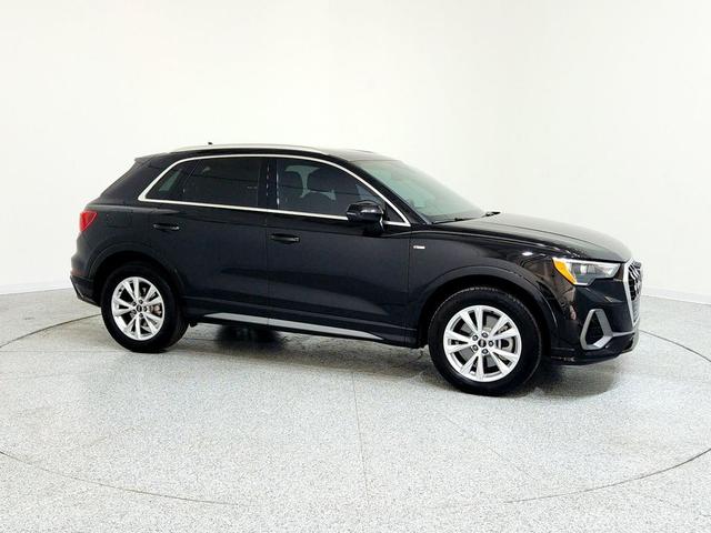 Photo of 2022 Mythos Black Metallic Audi Q3